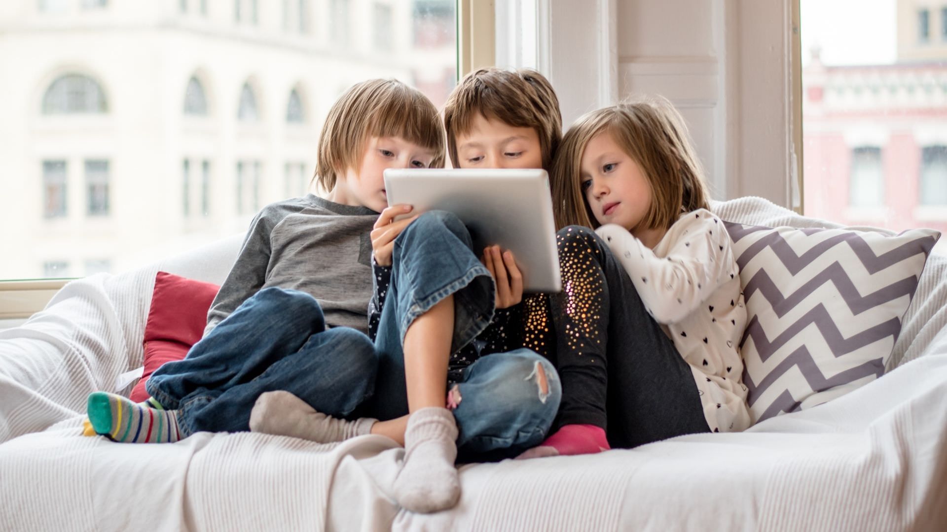 Read more about the article 5 Ways To Disengage Your Kids From the Screen